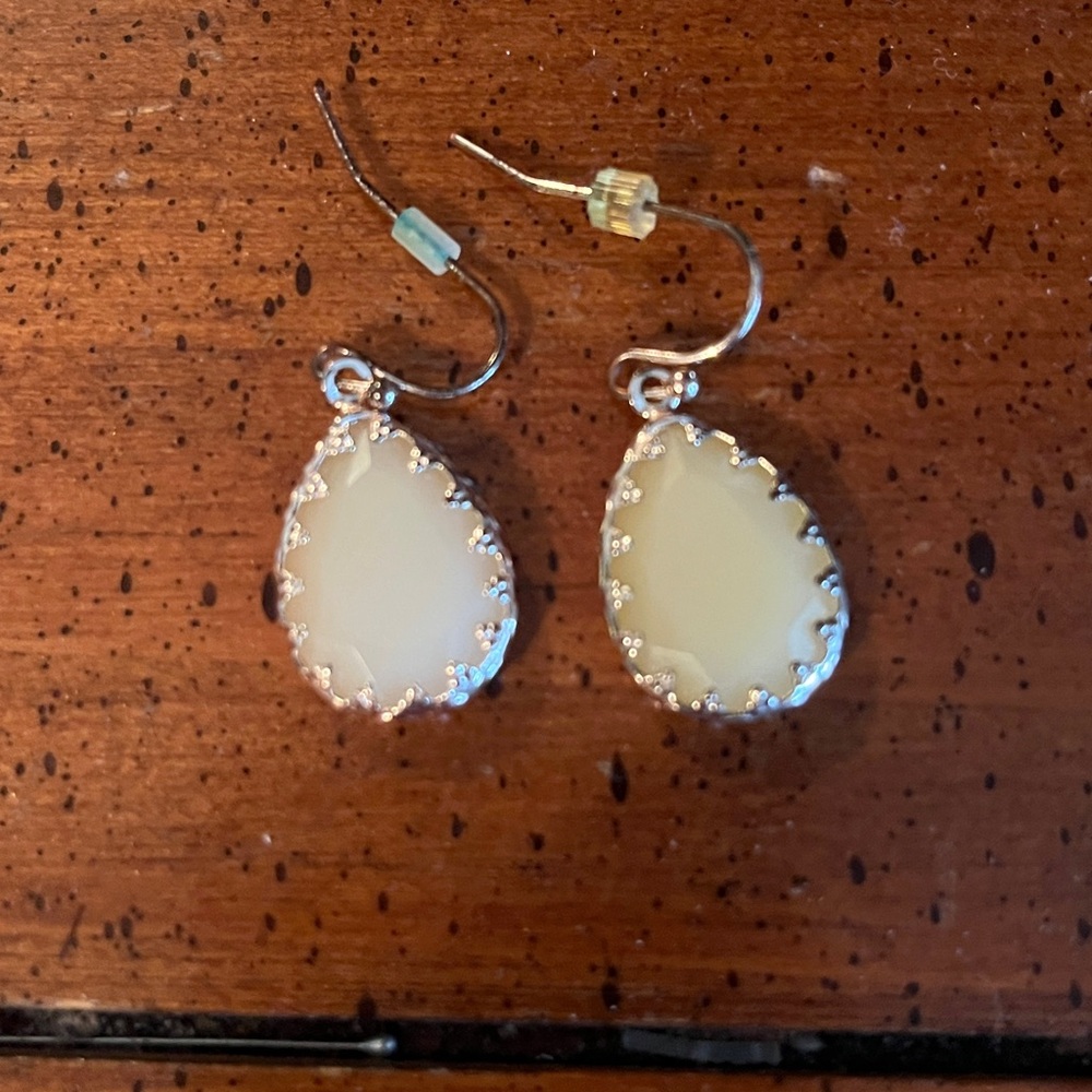 Elegant Silver and Cream Teardrop Earrings